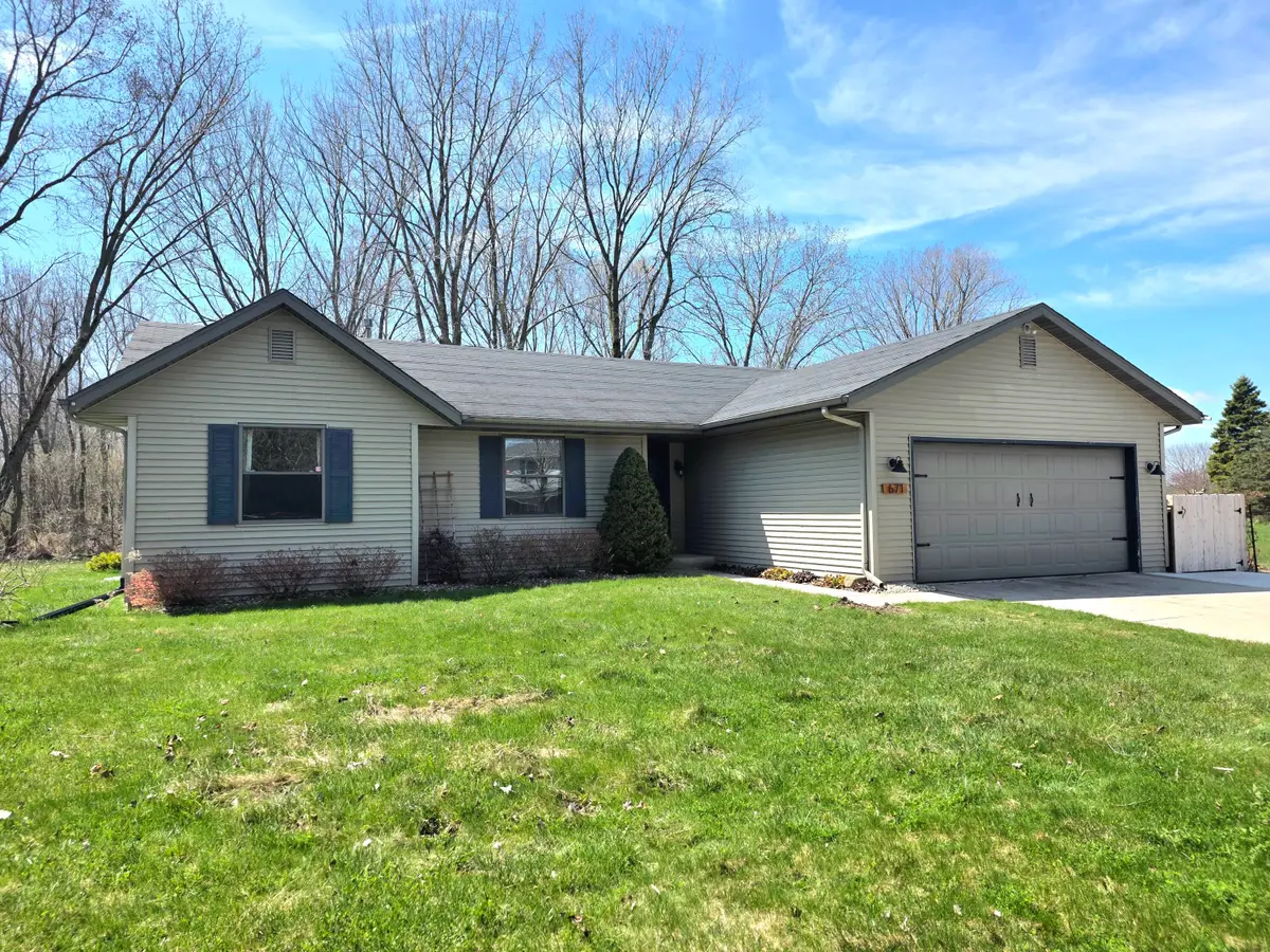 671 Wilson Ave, Cleveland, WI 53015 - #1