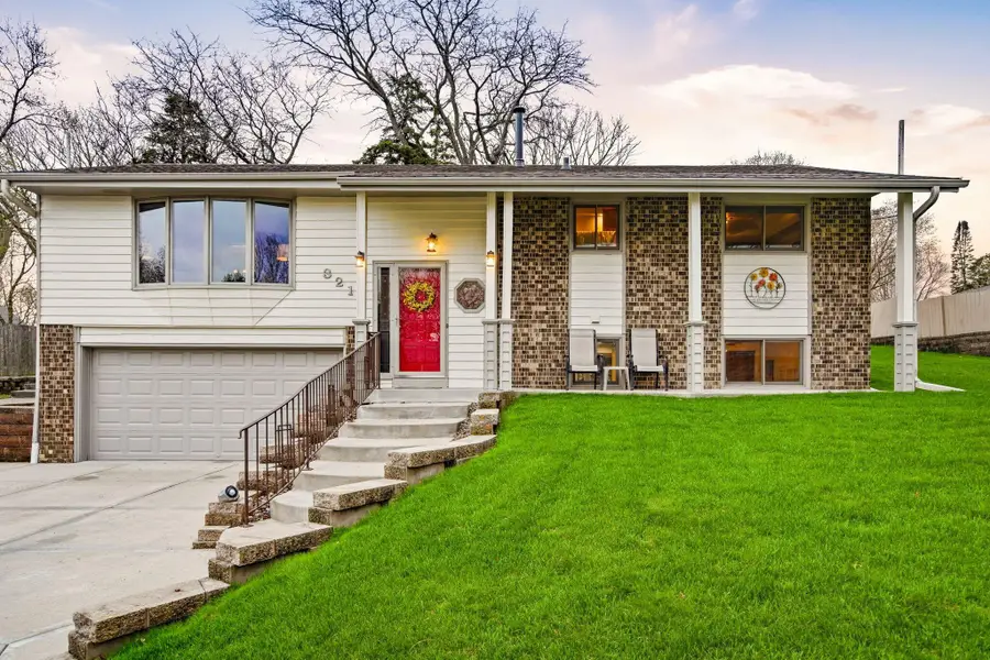321 Lakeview Rd, South Milwaukee, WI 53172 - #2