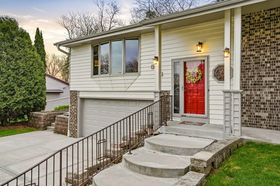 321 Lakeview Rd, South Milwaukee, WI 53172 - #3