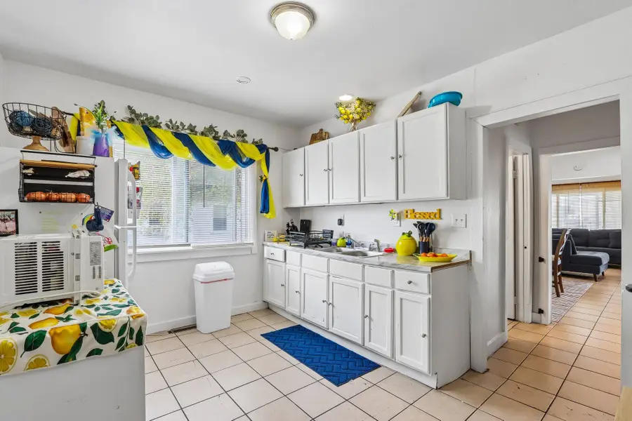 1739 W Custer Ave, Milwaukee, WI 53209 - #3