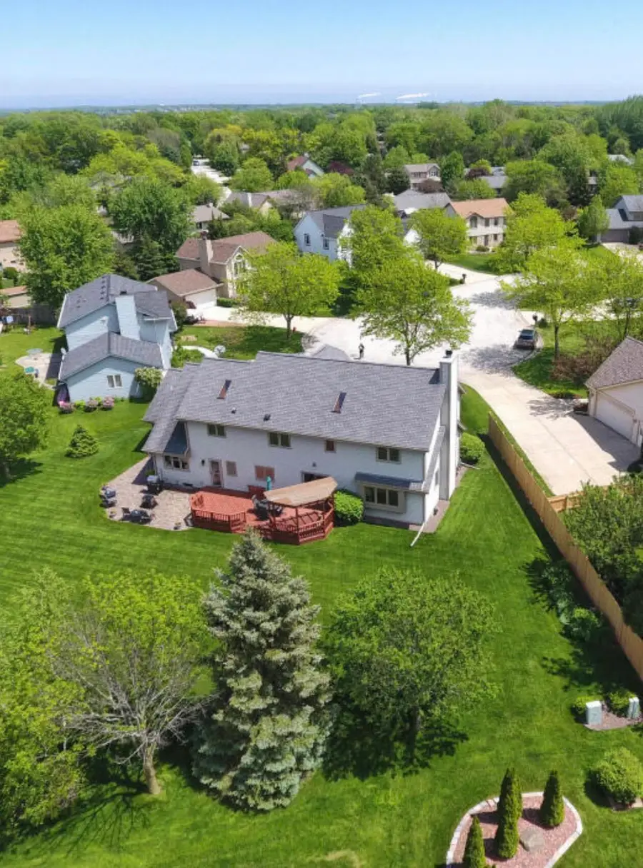 8187 S Four Oaks Ct, Franklin, WI 53132 - #2