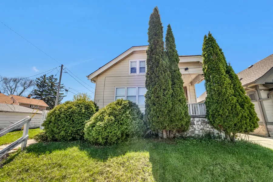 4221 W Bernhard Pl, Milwaukee, WI 53216 - #2