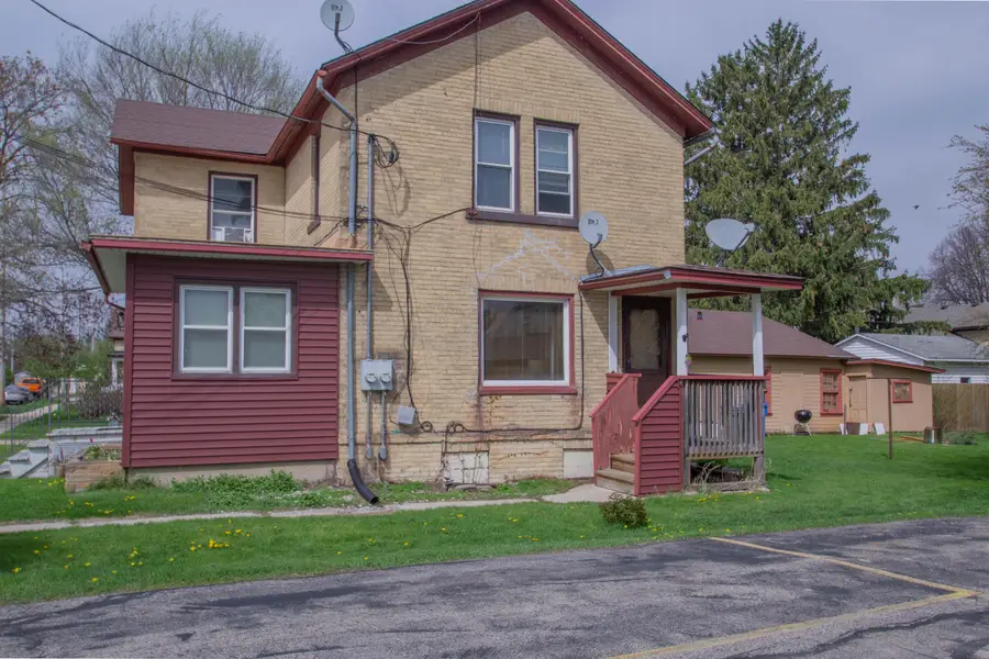 109 N 9th St, Watertown, WI 53094 - #2