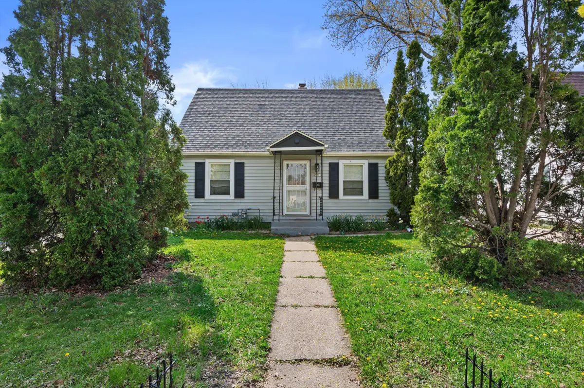 5721 N 56th St, Milwaukee, WI 53218 - #1