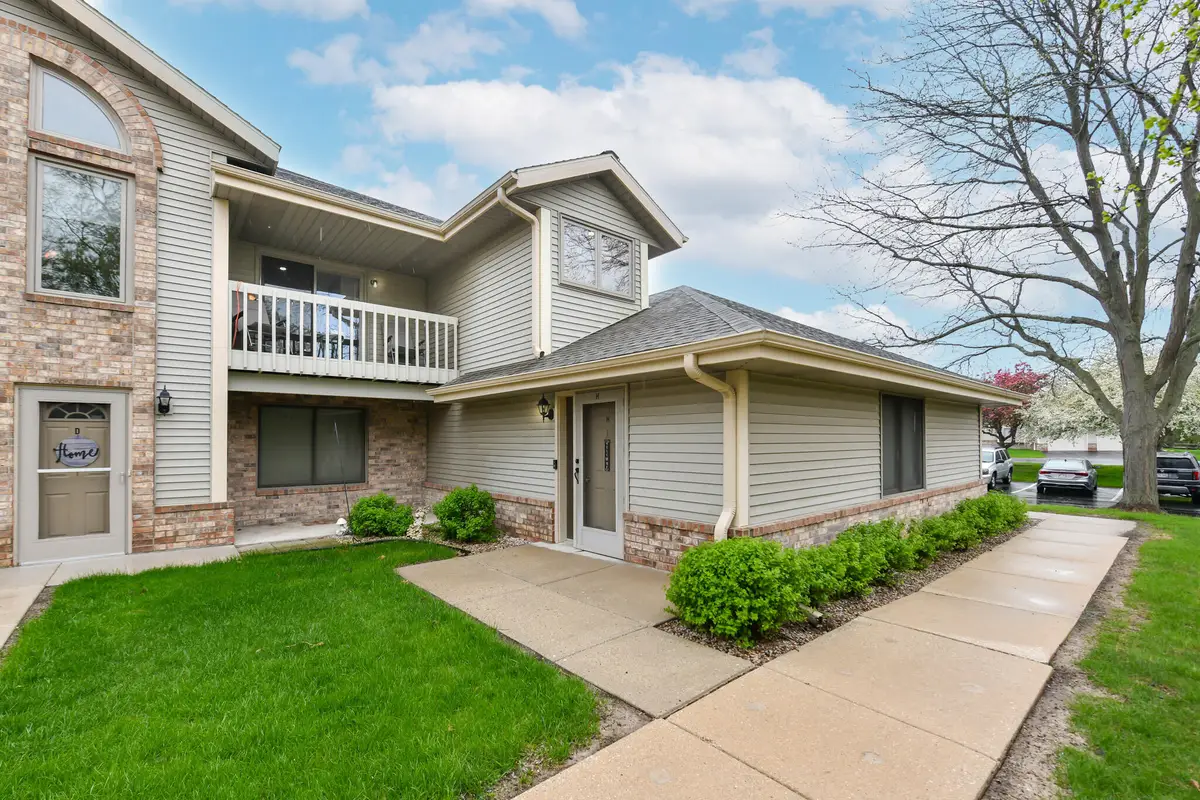 2112 Woodburn Rd, Waukesha, WI 53188 - #1