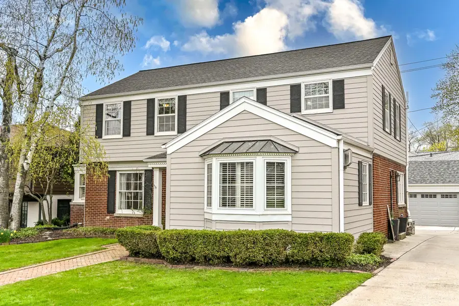 6209 N Berkeley Blvd, Whitefish Bay, WI 53217 - #2