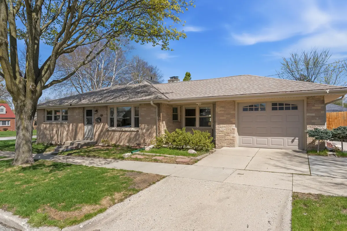 2626 N 80th St, Wauwatosa, WI 53213 - #1