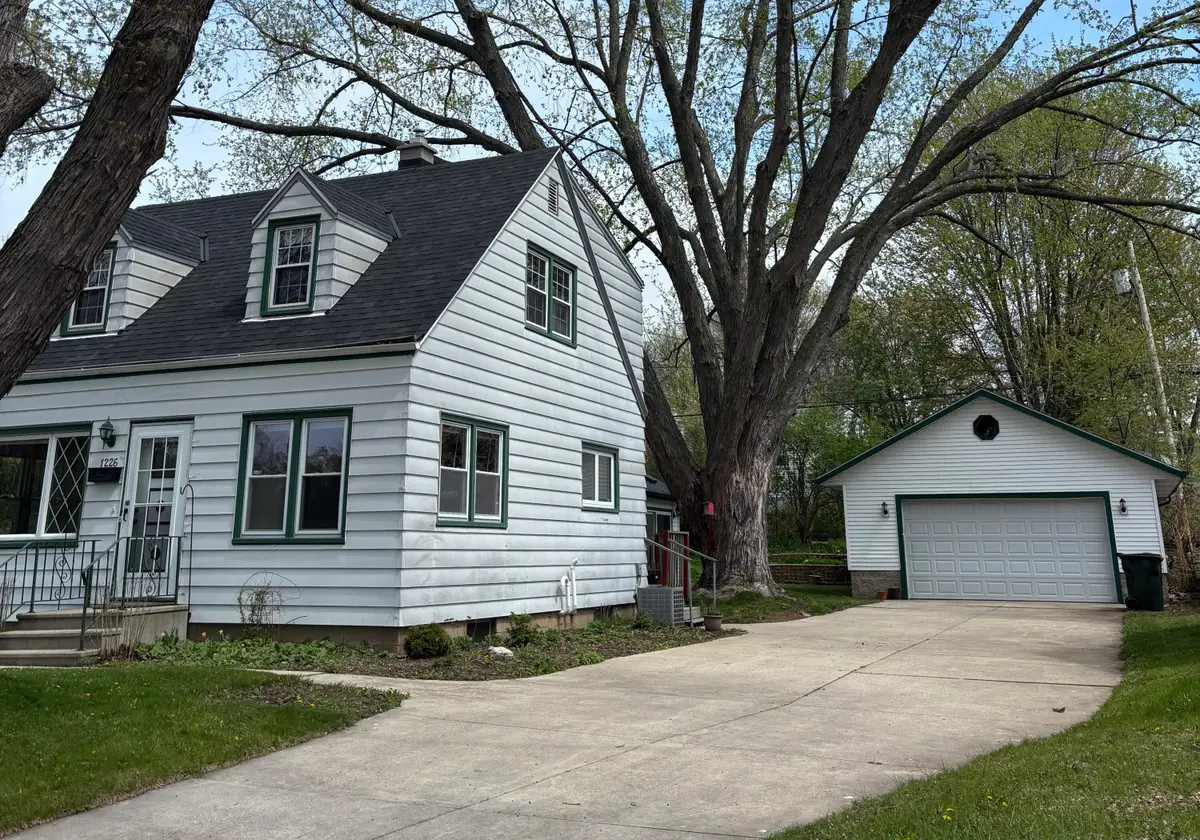 1226 S 104th St, West Allis, WI 53214 - #1