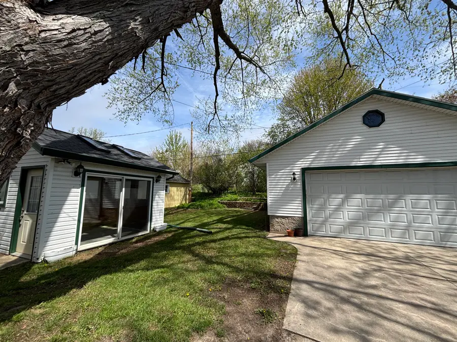 1226 S 104th St, West Allis, WI 53214 - #2