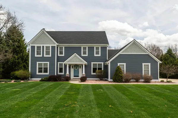 612 Hunters Xing S, Slinger, WI 53086