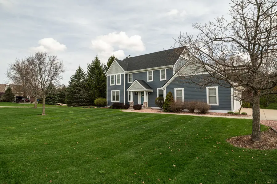 612 Hunters Xing S, Slinger, WI 53086 - #2