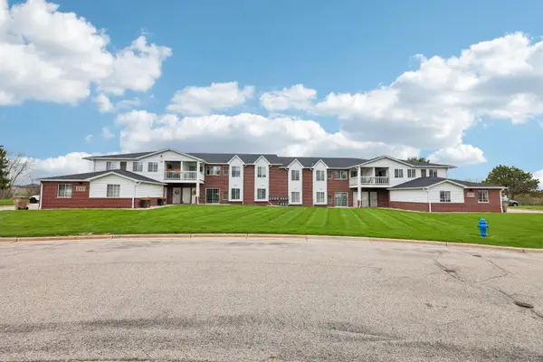 8060 Lexington Pl, Pleasant Prairie, WI 53158
