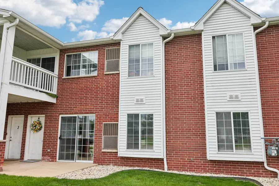 8060 Lexington Pl, Pleasant Prairie, WI 53158 - #2