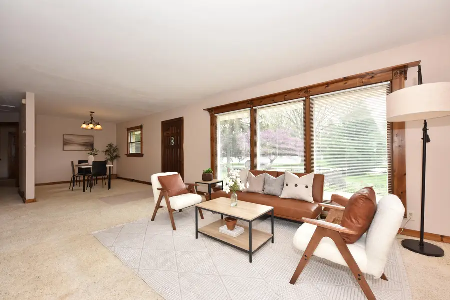 W226N309 Takoma Dr, Pewaukee, WI 53186 - #2