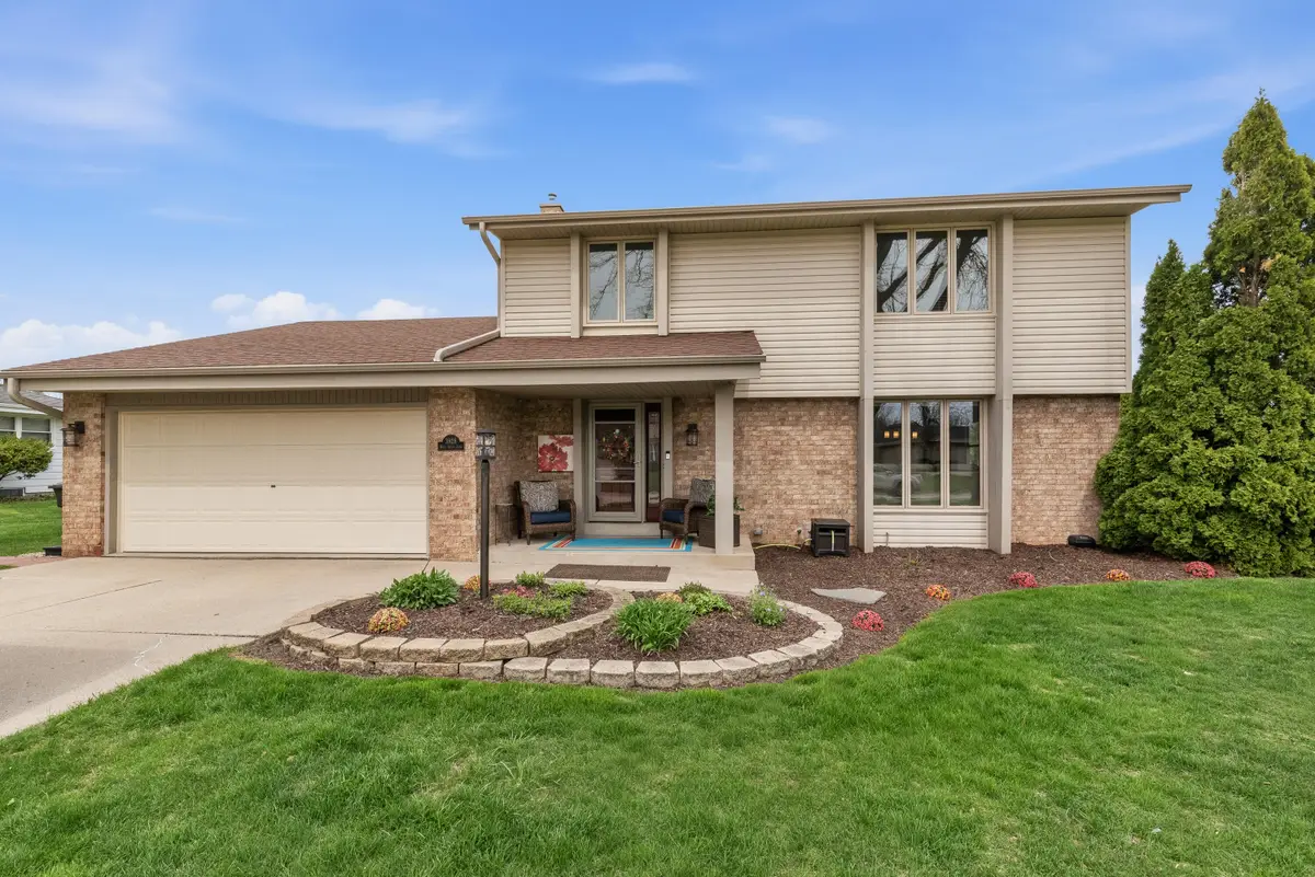 3928 W Anita Ln, Franklin, WI 53132 - #1