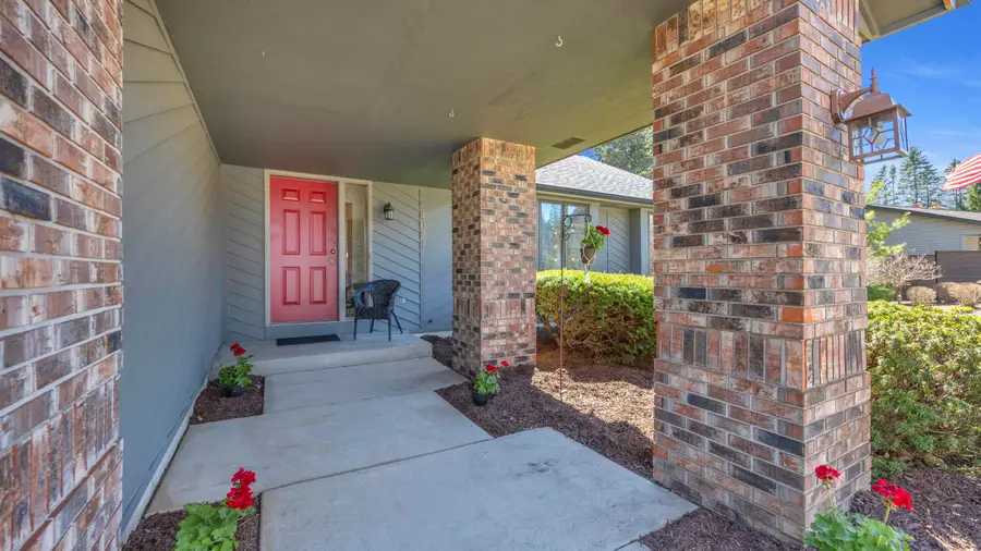 4021 Greenwood Ct, Sheboygan, WI 53081 - #2