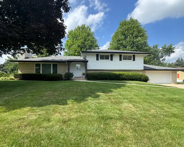 17010 W Salentine Dr, New Berlin, WI 53151