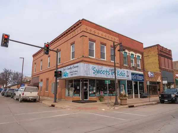 2 E Main St, New Hampton, IA 50659