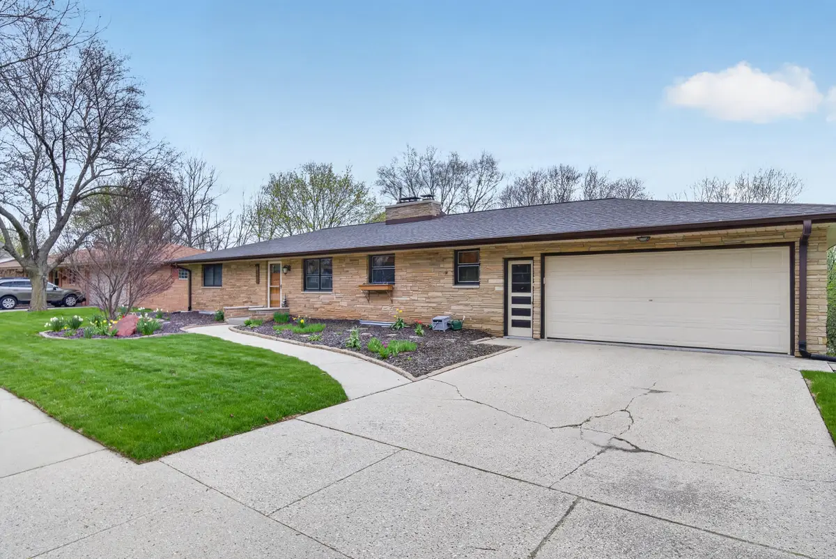 841 S 7th Ave, West Bend, WI 53095 - #1