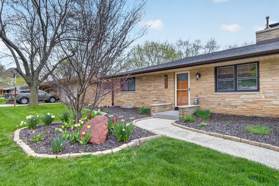 841 S 7th Ave, West Bend, WI 53095 - #2