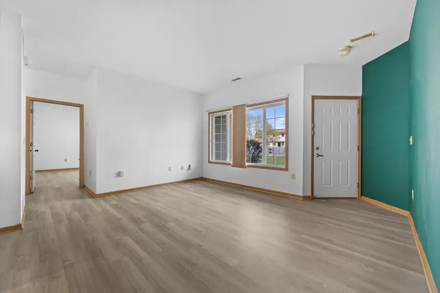 6954 S Rolling Meadows Ct, Oak Creek, WI 53154 - #3