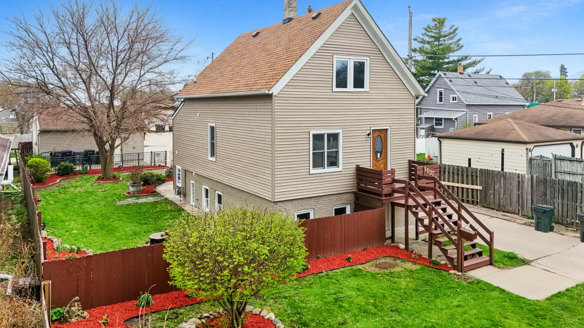 1637 Maple St, South Milwaukee, WI 53172 - #1