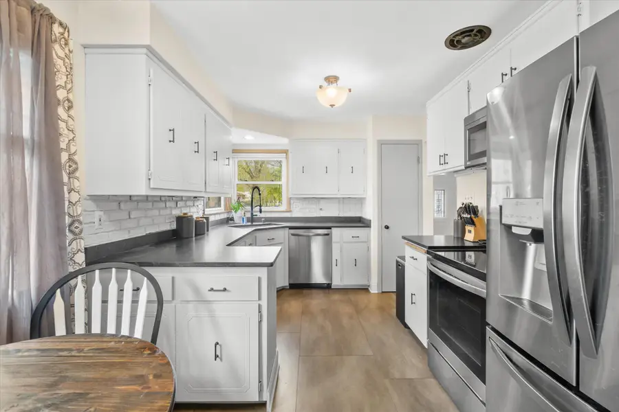 9010 W Hadley St, Milwaukee, WI 53222 - #3