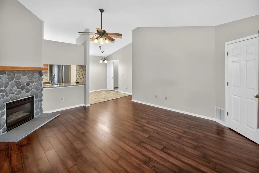 6996 S Rolling Meadows Ct, Oak Creek, WI 53154 - #3