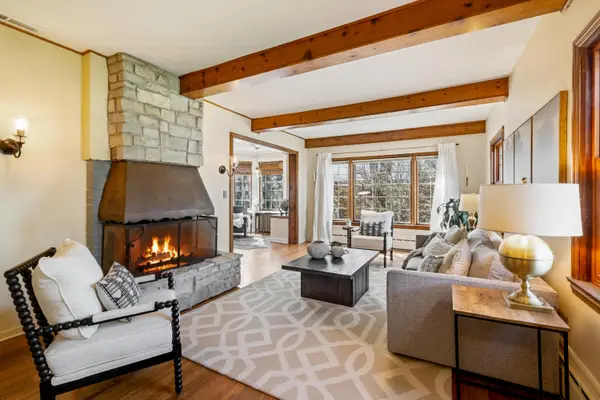 6166 N Santa Monica Blvd, Whitefish Bay, WI 53217