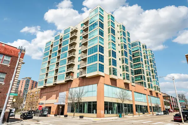 1550 E Royall Pl, Milwaukee, WI 53202