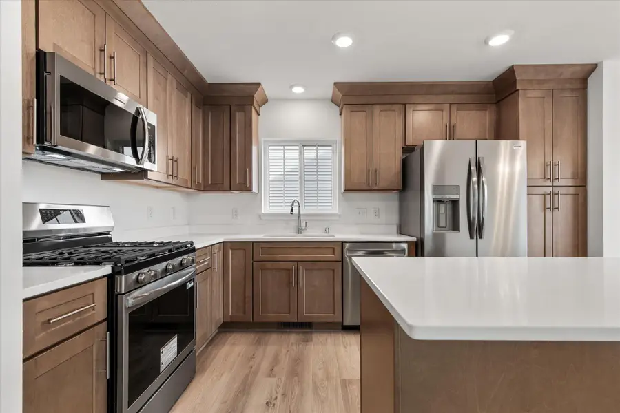 617 Belmont Dr, Watertown, WI 53094 - #3