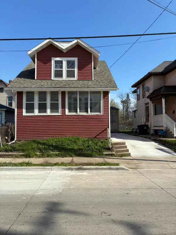 922 Hamilton St, Racine, WI 53403