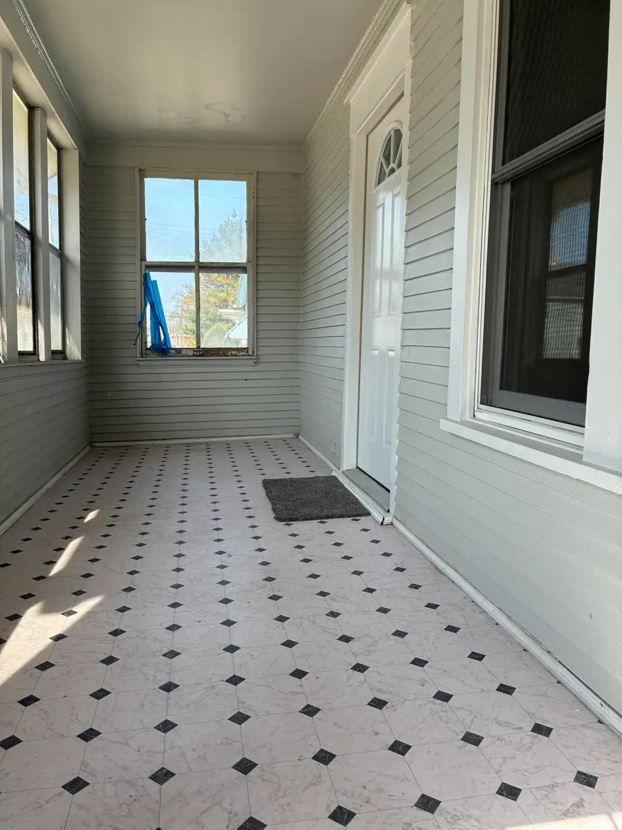 922 Hamilton St, Racine, WI 53403 - #3