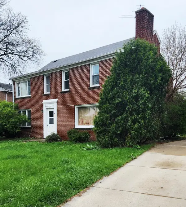 825 Glenview Ave, Wauwatosa, WI 53213