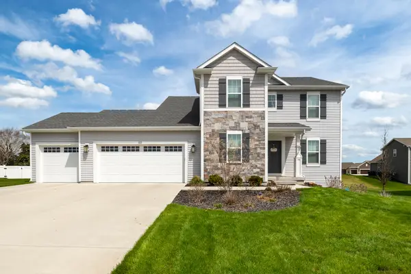 672 Lambert Dr, Slinger, WI 53086
