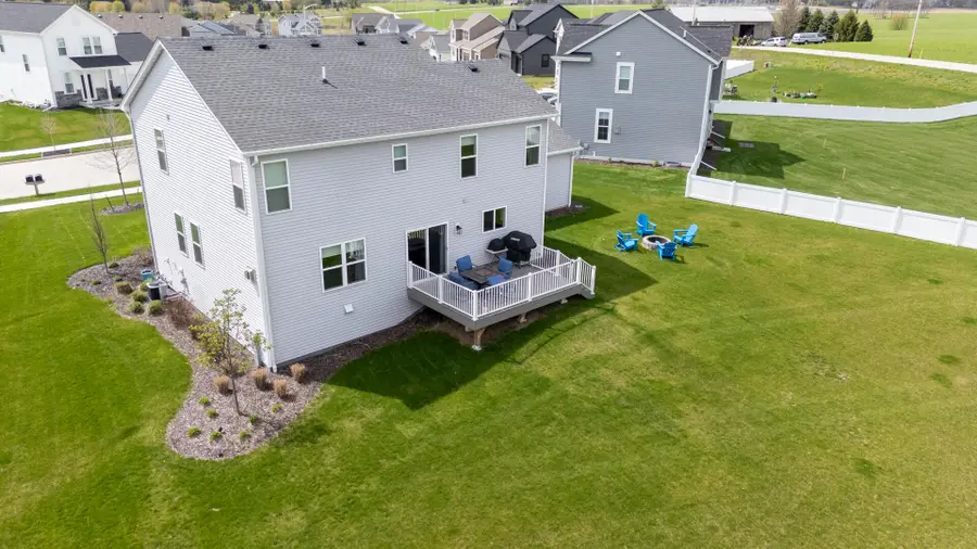 672 Lambert Dr, Slinger, WI 53086 - #2