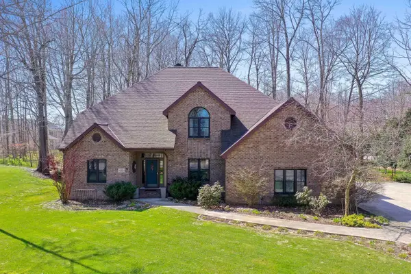 509 Wild Oak Dr, Manitowoc, WI 54220