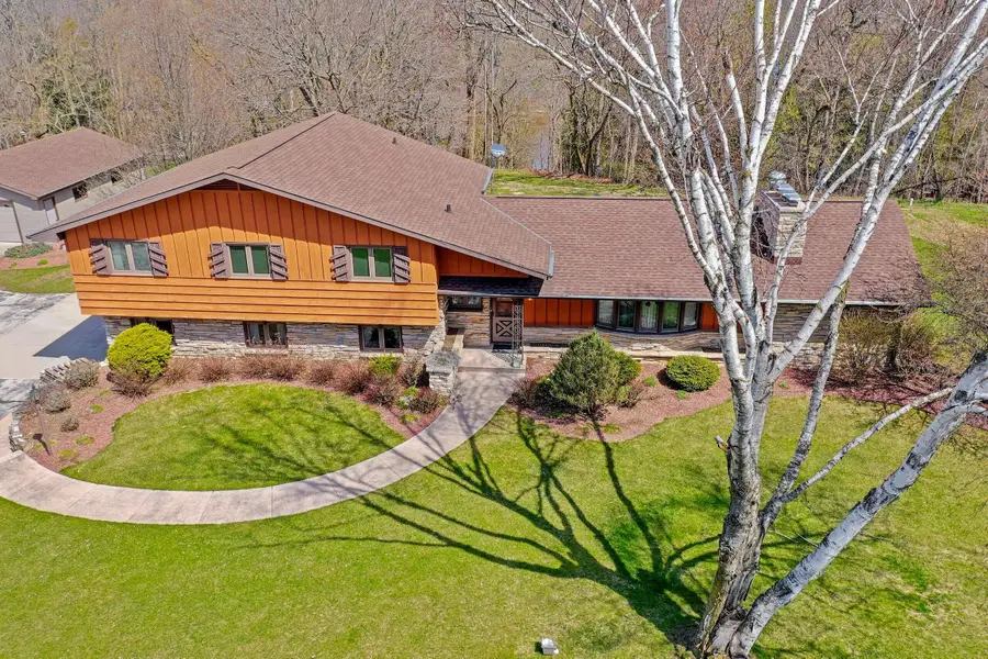 810 Shoto Rd, Two Rivers, WI 54241 - #2