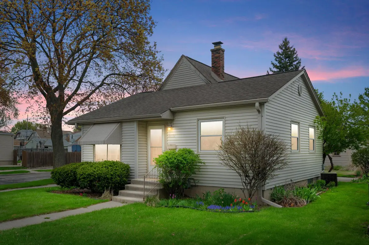 3802 S 18th St, Milwaukee, WI 53221 - #1