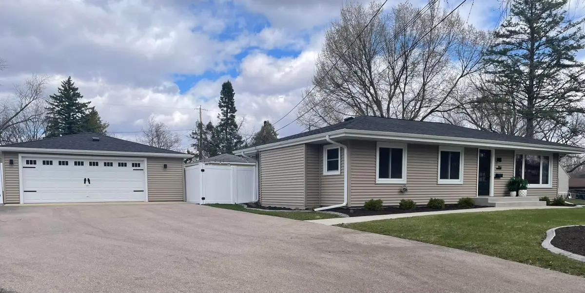 814 E Chicago St, Whitewater, WI 53190 - #1