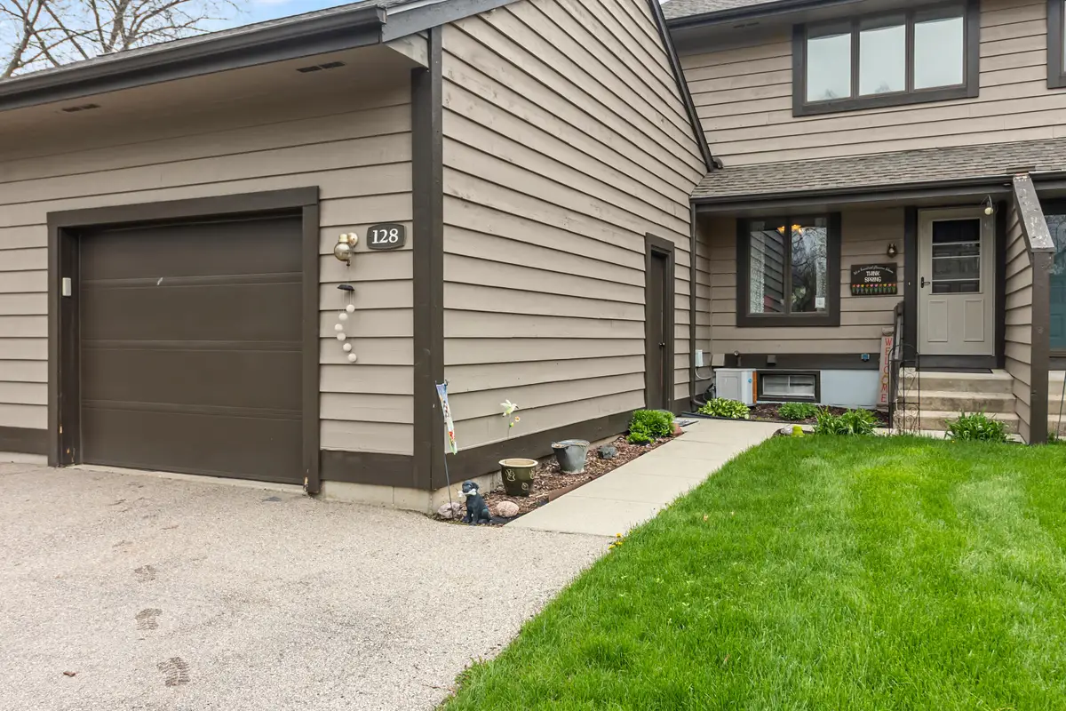 128 Glenview Ct, Janesville, WI 53548 - #1