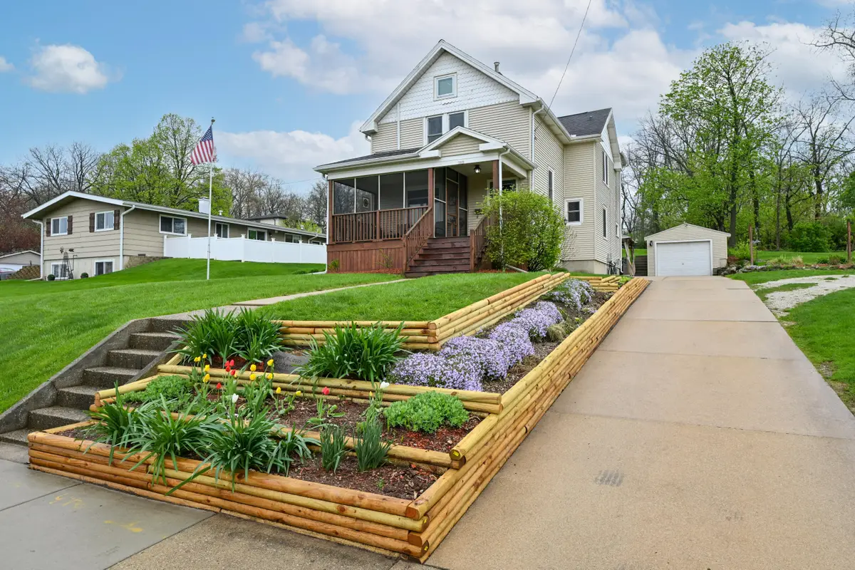 589 W Chestnut St, Burlington, WI 53105 - #1