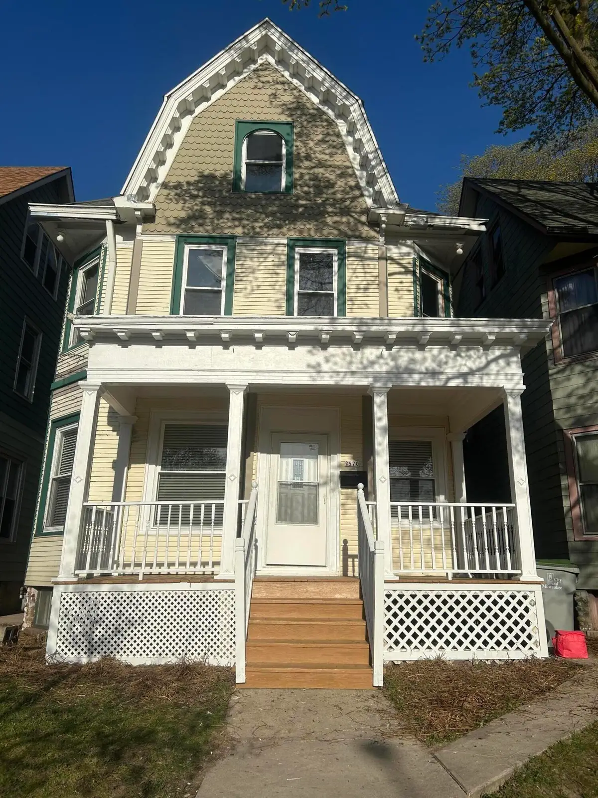 2570 N Oakland Ave, Milwaukee, WI 53211 - #1