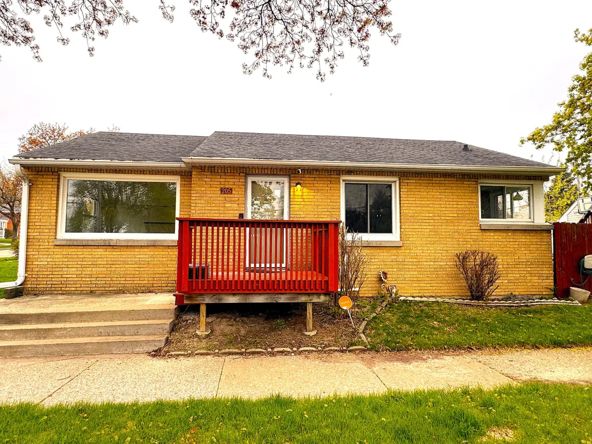 205 W Morgan Ave, Milwaukee, WI 53207 - #1