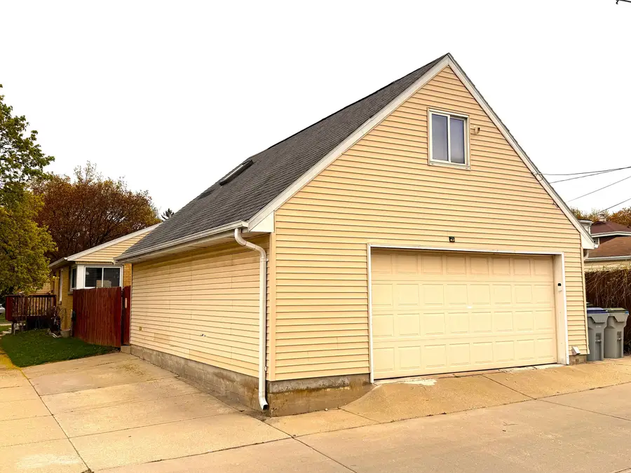 205 W Morgan Ave, Milwaukee, WI 53207 - #3