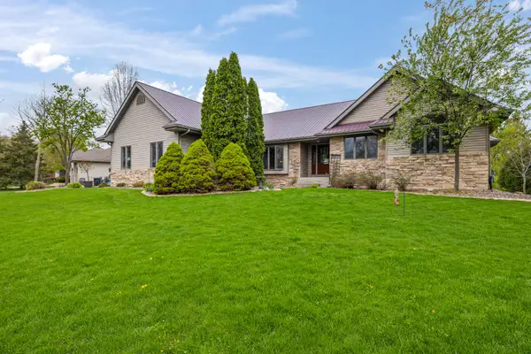 135 Pinnacle Dr, Lake Mills, WI 53551