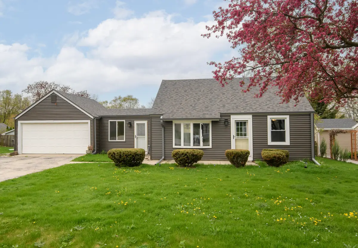 W271N2563 Pear Tree Ln, Pewaukee, WI 53072 - #1