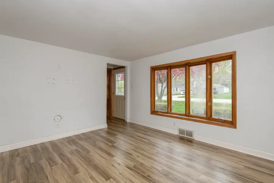W271N2563 Pear Tree Ln, Pewaukee, WI 53072 - #2
