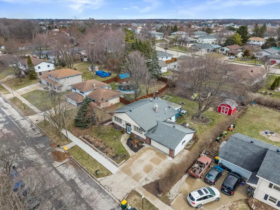 605 Juniper Ct, West Bend, WI 53095 - #3