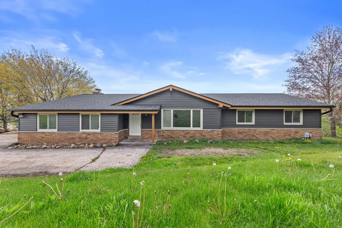 18775 W Observatory Rd, New Berlin, WI 53146 - #1